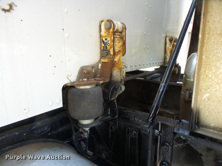 image for item DE3661 2006 Peterbilt 386 semi truck