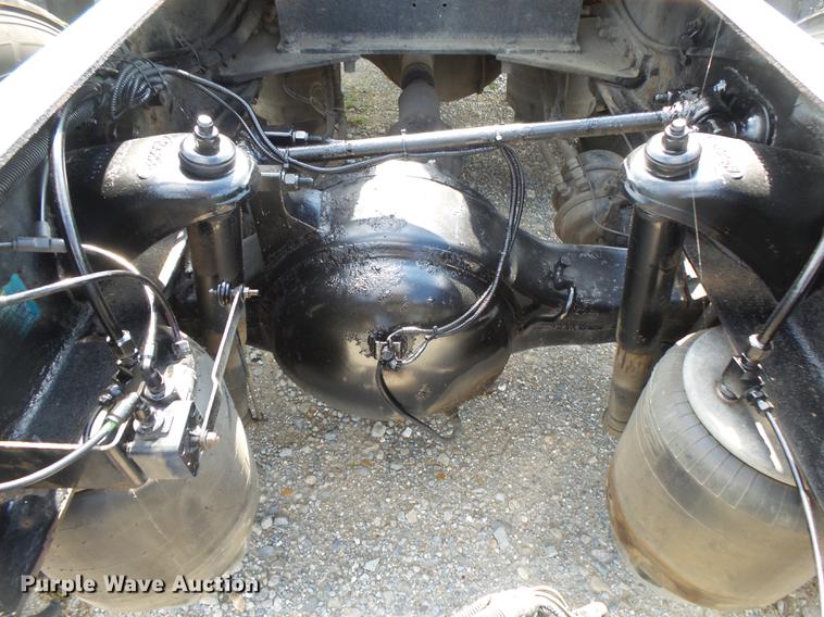 image for item DE3661 2006 Peterbilt 386 semi truck