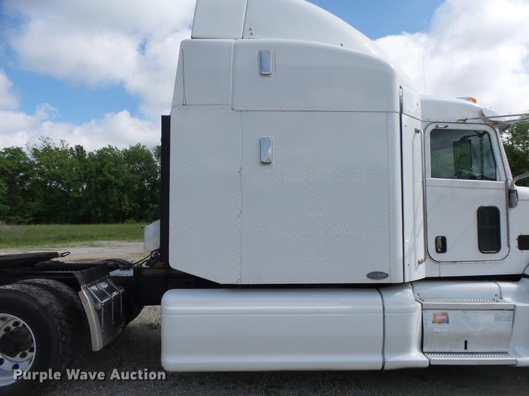 image for item DE3661 2006 Peterbilt 386 semi truck