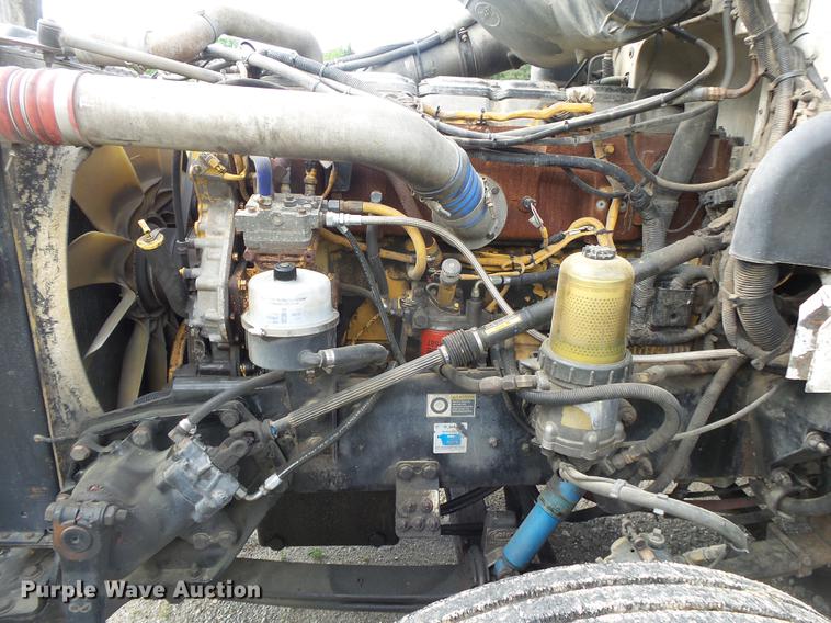 image for item DE3661 2006 Peterbilt 386 semi truck