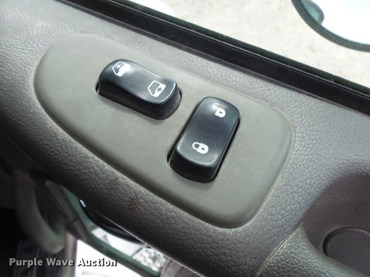 image for item DE3661 2006 Peterbilt 386 semi truck