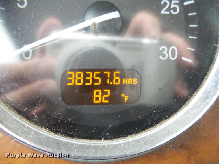 image for item DE3661 2006 Peterbilt 386 semi truck