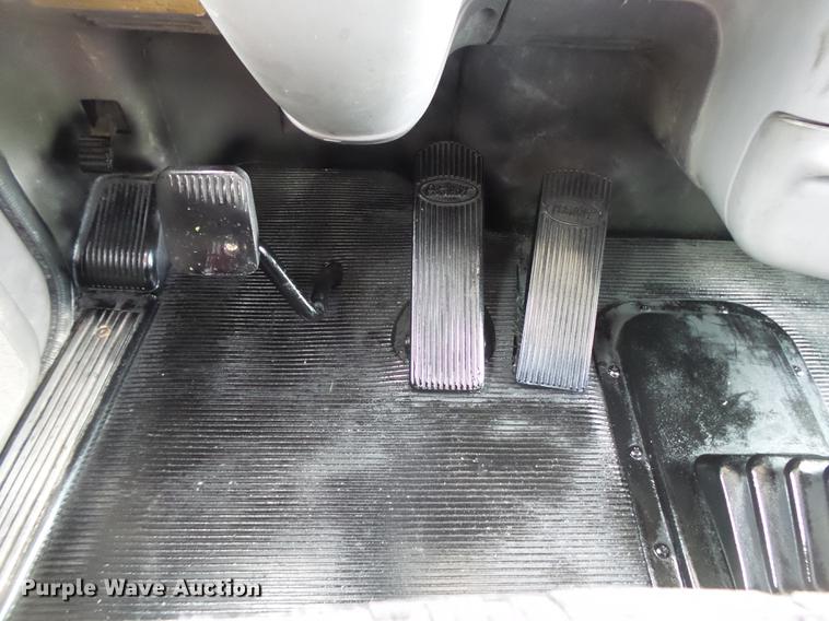 image for item DE3661 2006 Peterbilt 386 semi truck