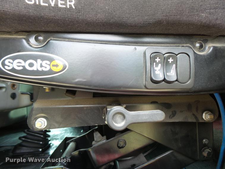 image for item DE3661 2006 Peterbilt 386 semi truck