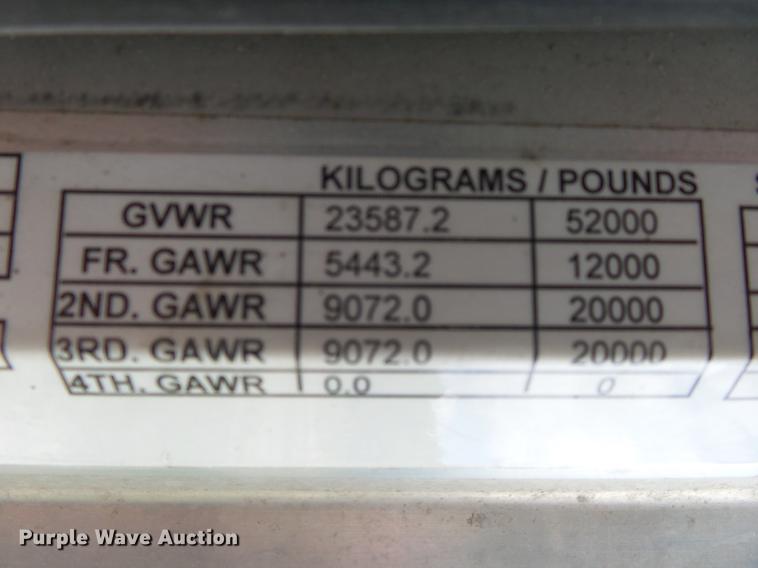 image for item DE3661 2006 Peterbilt 386 semi truck