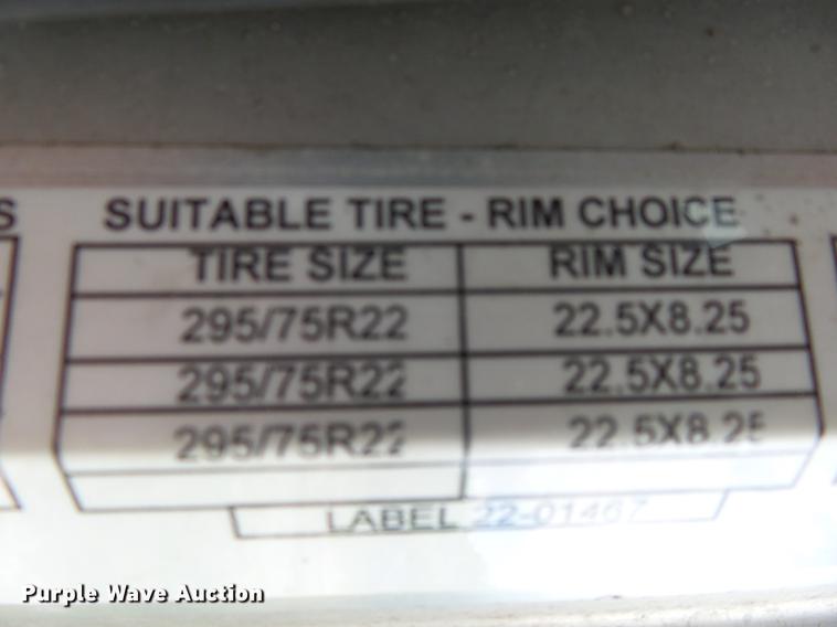 image for item DE3661 2006 Peterbilt 386 semi truck