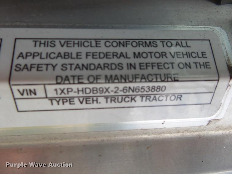 image for item DE3661 2006 Peterbilt 386 semi truck