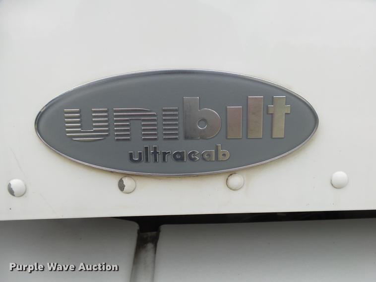 image for item DE3661 2006 Peterbilt 386 semi truck