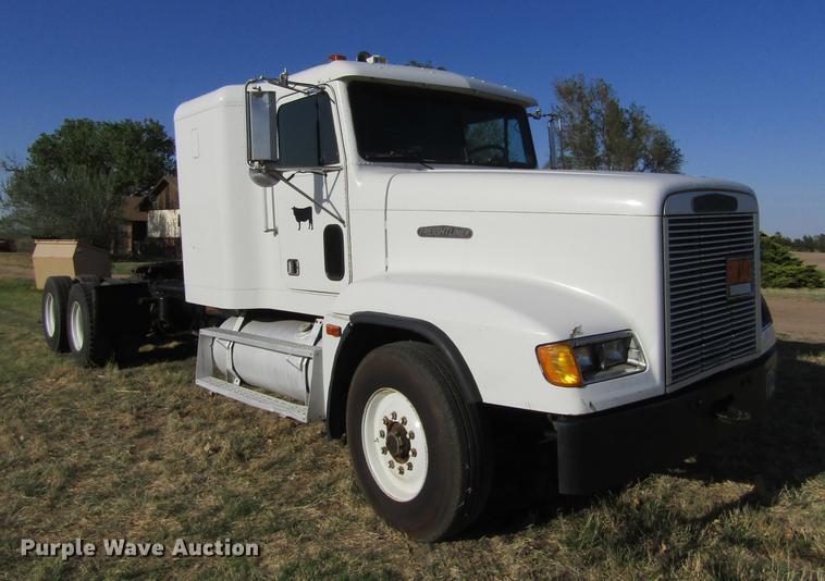 image for item DE6819 1991 Freightliner FLD120 semi truck