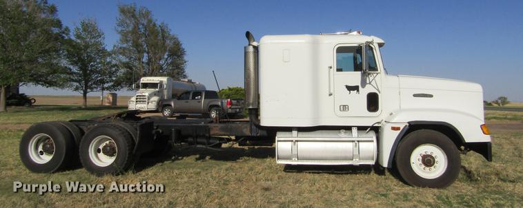 image for item DE6819 1991 Freightliner FLD120 semi truck