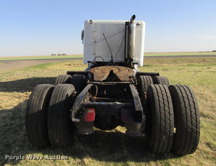 image for item DE6819 1991 Freightliner FLD120 semi truck