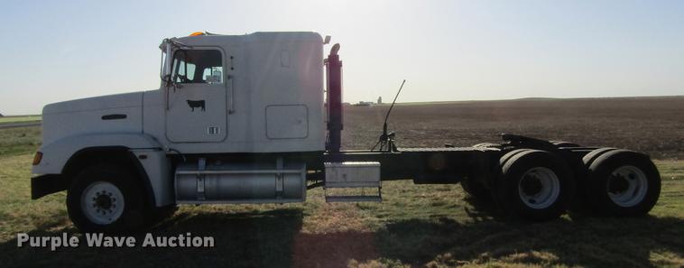 image for item DE6819 1991 Freightliner FLD120 semi truck