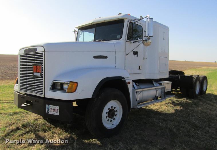 image for item DE6819 1991 Freightliner FLD120 semi truck