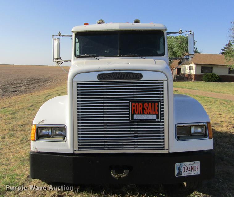 image for item DE6819 1991 Freightliner FLD120 semi truck