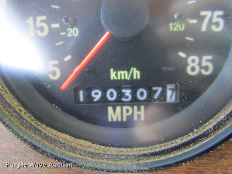 image for item DE6819 1991 Freightliner FLD120 semi truck