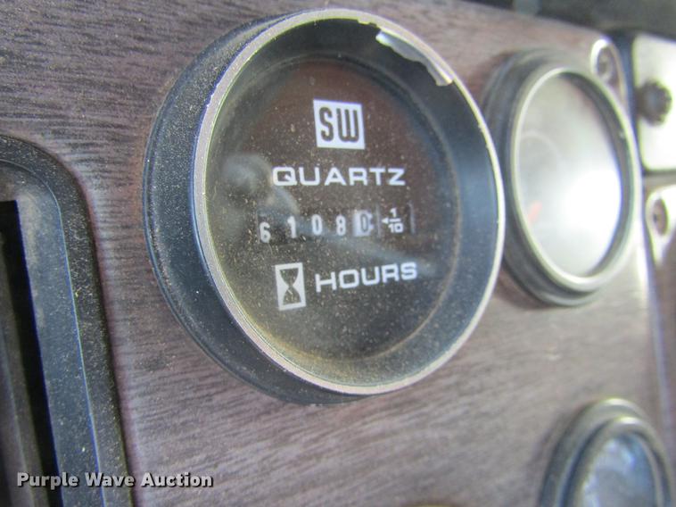 image for item DE6819 1991 Freightliner FLD120 semi truck