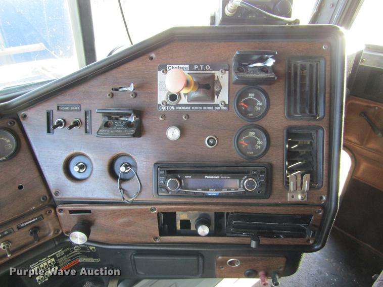 image for item DE6819 1991 Freightliner FLD120 semi truck