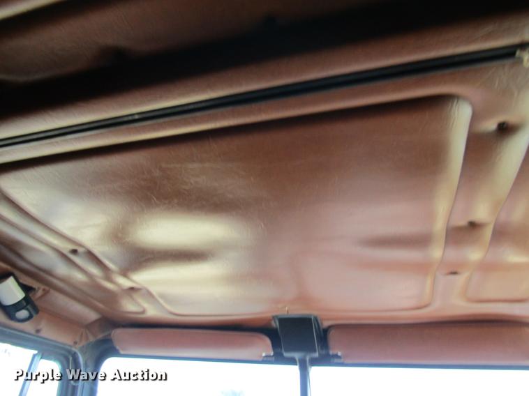 image for item DE6819 1991 Freightliner FLD120 semi truck