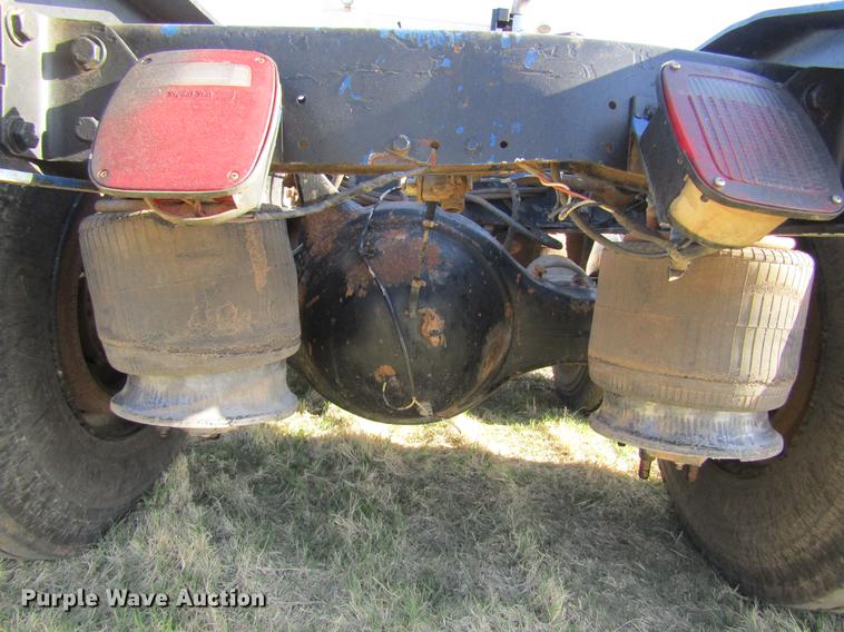 image for item DE6819 1991 Freightliner FLD120 semi truck