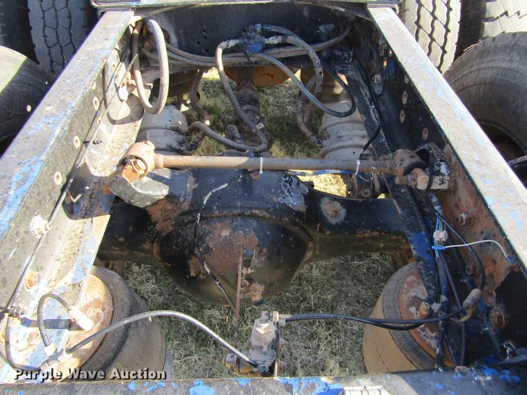 image for item DE6819 1991 Freightliner FLD120 semi truck