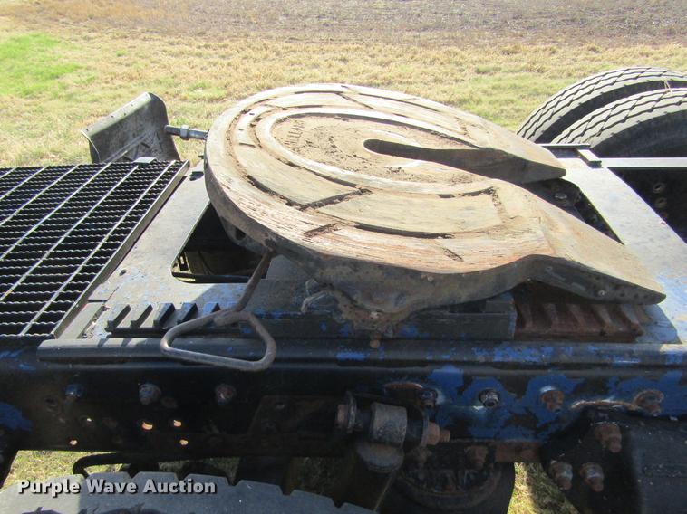 image for item DE6819 1991 Freightliner FLD120 semi truck