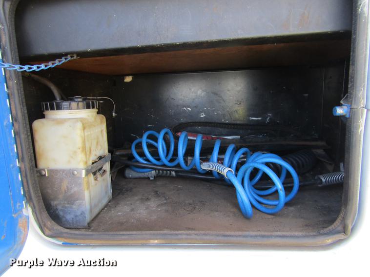 image for item DE6819 1991 Freightliner FLD120 semi truck