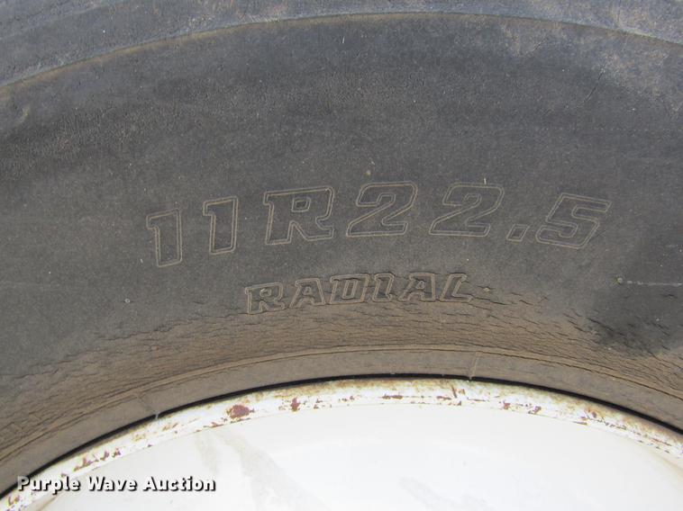 image for item DE6819 1991 Freightliner FLD120 semi truck