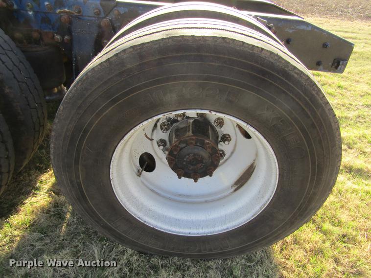 image for item DE6819 1991 Freightliner FLD120 semi truck