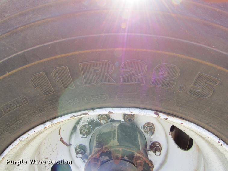 image for item DE6819 1991 Freightliner FLD120 semi truck