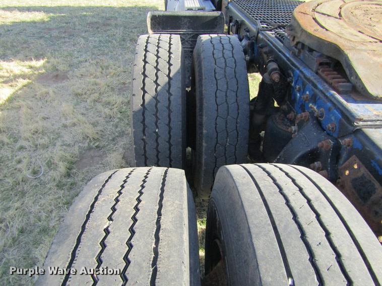 image for item DE6819 1991 Freightliner FLD120 semi truck