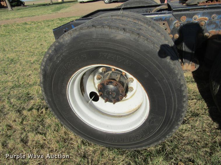 image for item DE6819 1991 Freightliner FLD120 semi truck