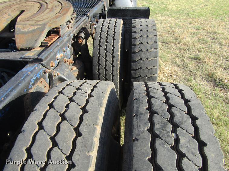 image for item DE6819 1991 Freightliner FLD120 semi truck