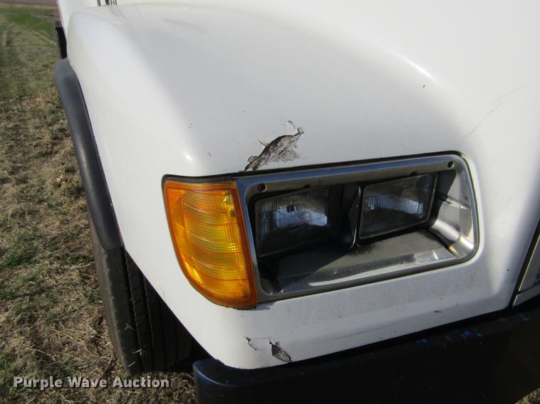 image for item DE6819 1991 Freightliner FLD120 semi truck