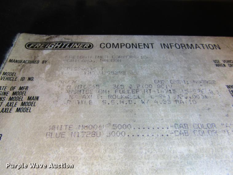 image for item DE6819 1991 Freightliner FLD120 semi truck