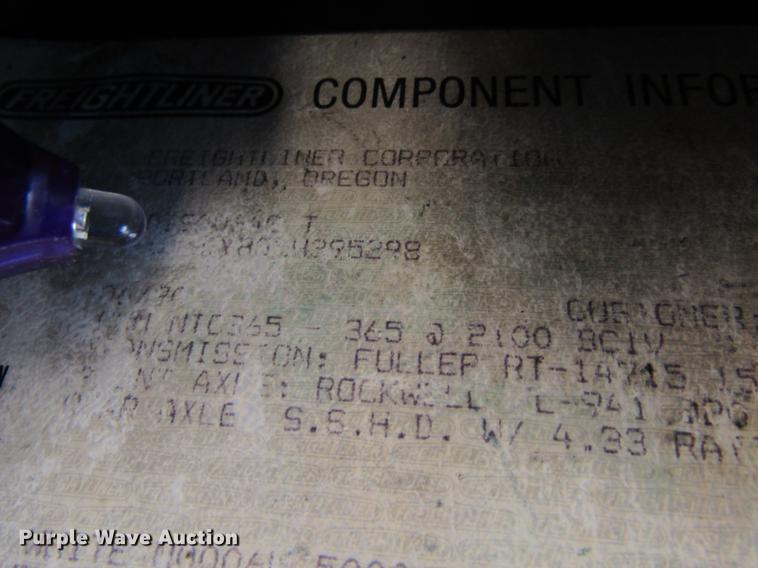 image for item DE6819 1991 Freightliner FLD120 semi truck