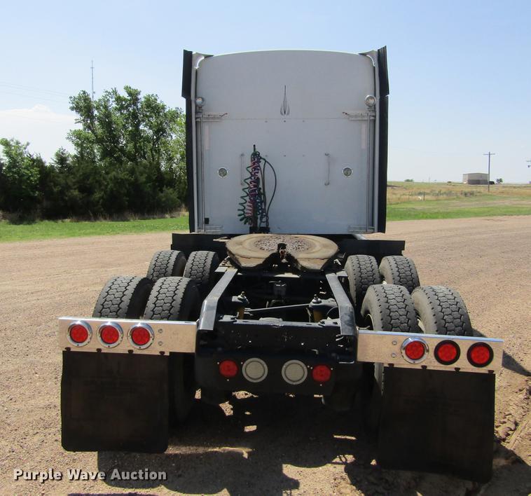 image for item DE6825 2011 Kenworth T660 semi truck