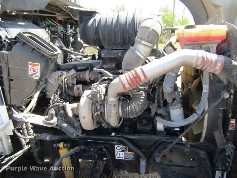 image for item DE6825 2011 Kenworth T660 semi truck