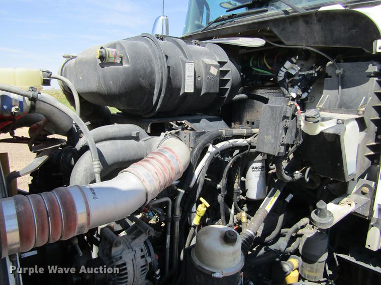 image for item DE6825 2011 Kenworth T660 semi truck