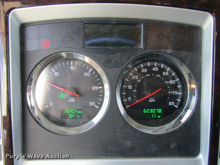 image for item DE6825 2011 Kenworth T660 semi truck