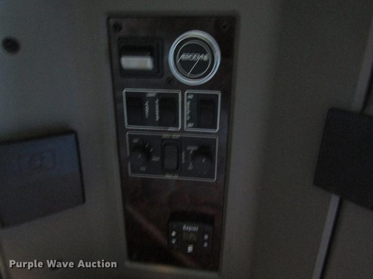 image for item DE6825 2011 Kenworth T660 semi truck