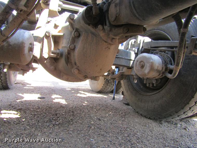 image for item DE6825 2011 Kenworth T660 semi truck