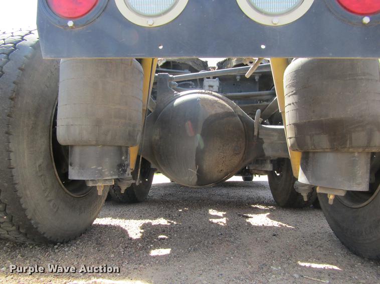 image for item DE6825 2011 Kenworth T660 semi truck