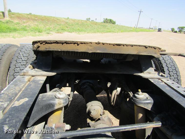 image for item DE6825 2011 Kenworth T660 semi truck