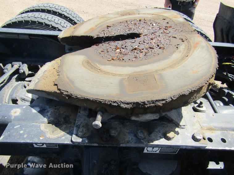 image for item DE6825 2011 Kenworth T660 semi truck