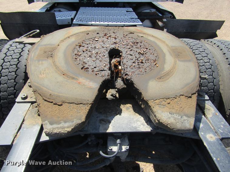 image for item DE6825 2011 Kenworth T660 semi truck