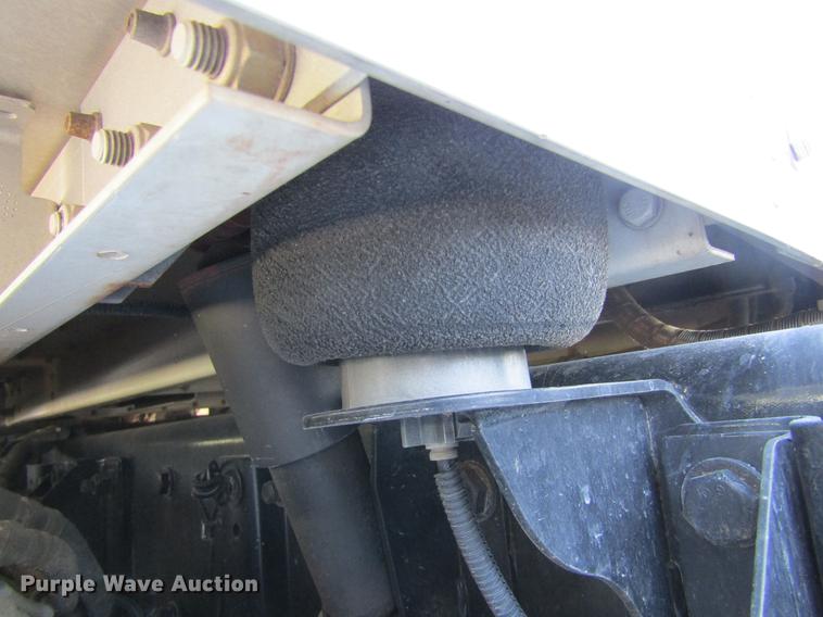 image for item DE6825 2011 Kenworth T660 semi truck