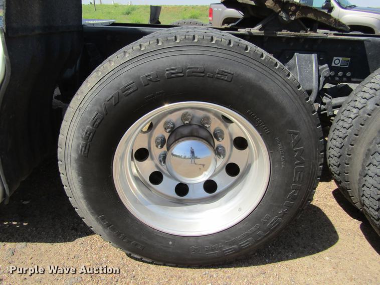 image for item DE6825 2011 Kenworth T660 semi truck