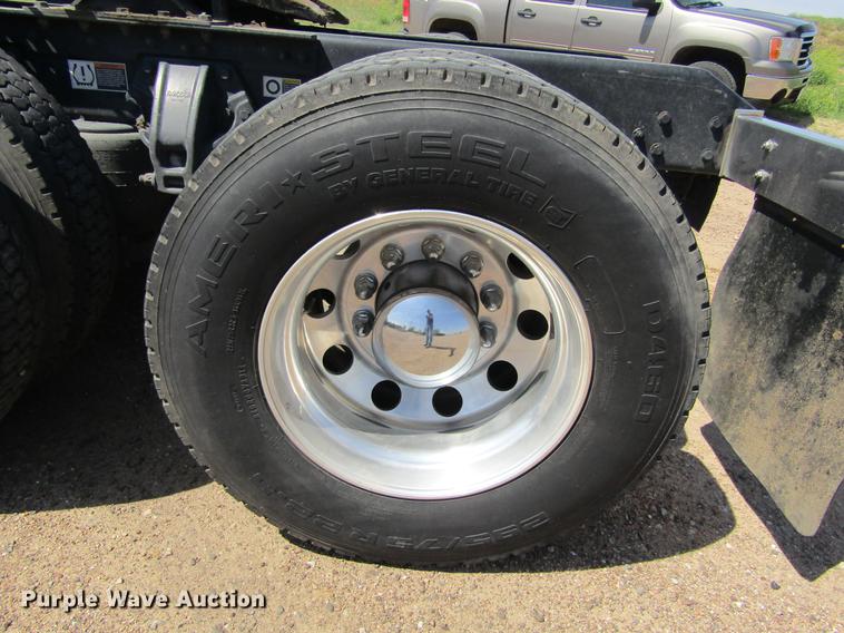 image for item DE6825 2011 Kenworth T660 semi truck