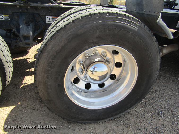 image for item DE6825 2011 Kenworth T660 semi truck