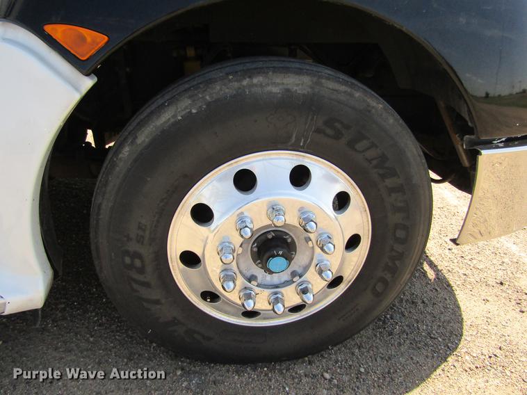 image for item DE6825 2011 Kenworth T660 semi truck